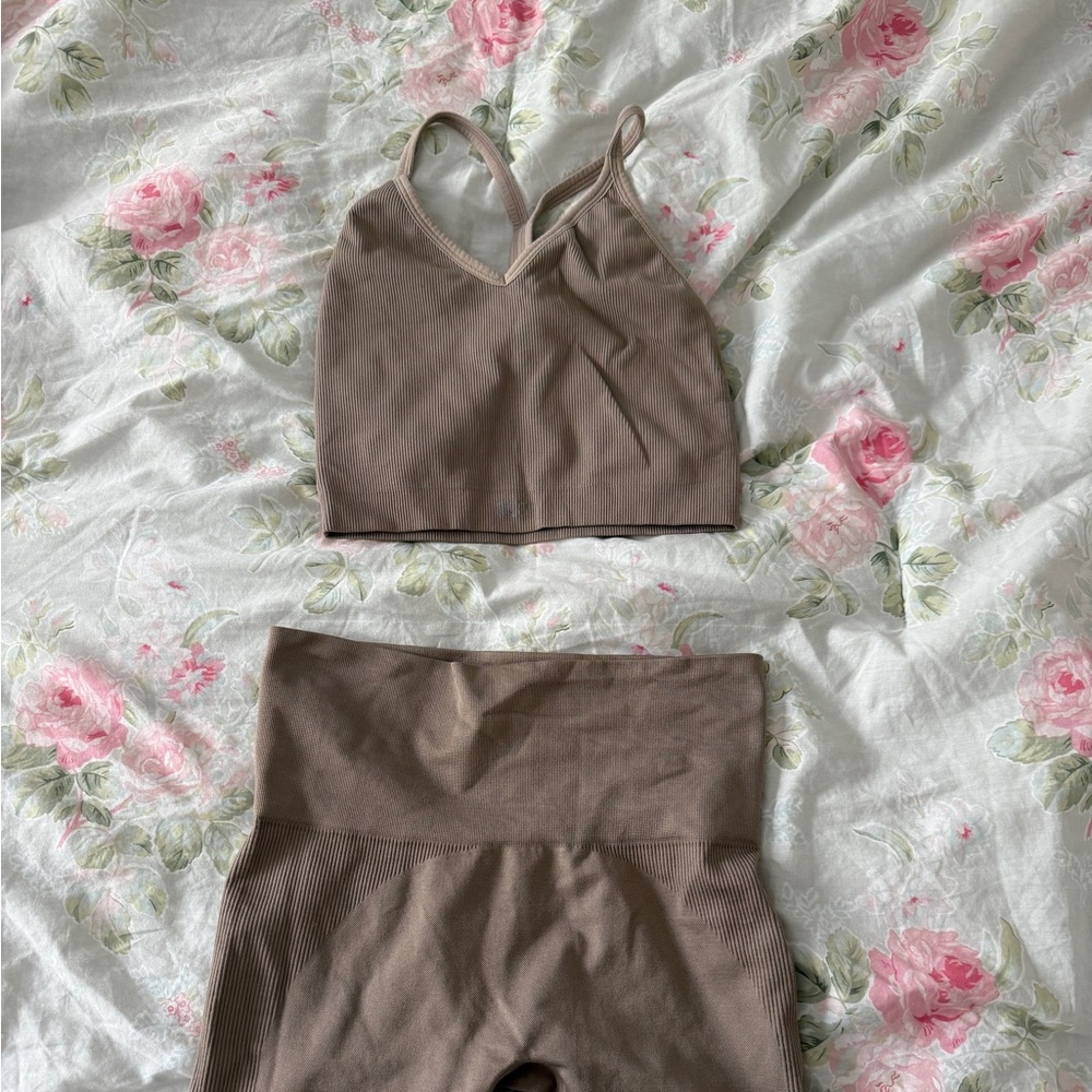 SET Active sand matching set sports bra and biker shorts